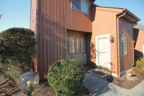 171 Swan Ln, Poughkeepsie, NY 12603-3542