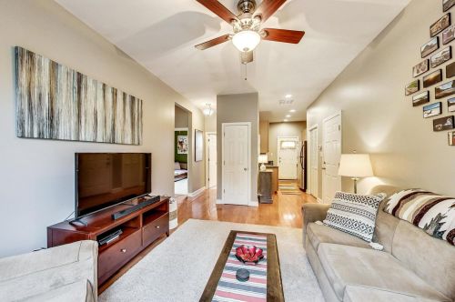 1455 Thome Ave, Chicago, IL 60660-1819