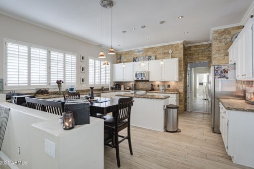 2702 Amberwood Dr, Phoenix AZ  85045-4208 exterior