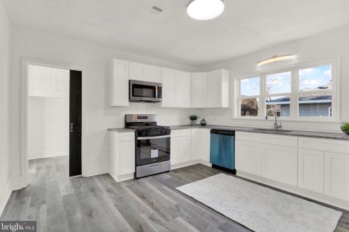 319 King St, Littlestown PA 17340-1612 exterior