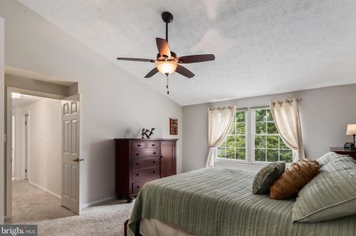 1426 Cellar Crk Way, Herndon VA 20170-2805 exterior