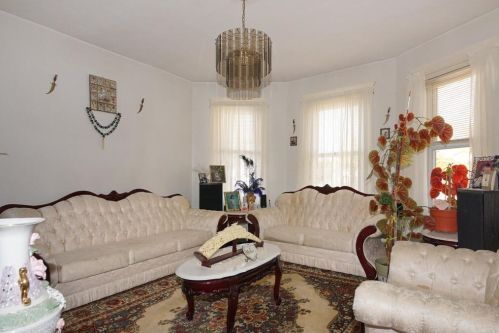 10 Bedford Ave, Worcester MA 01604-4739 exterior