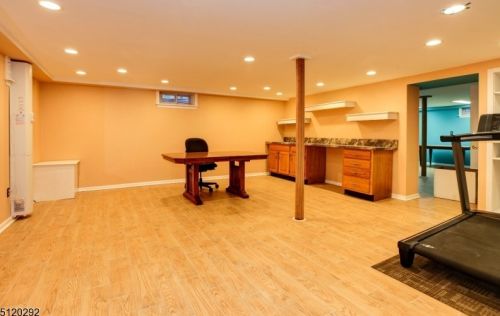 62 Cooper Rd, Parsippany NJ 07834-3419 exterior