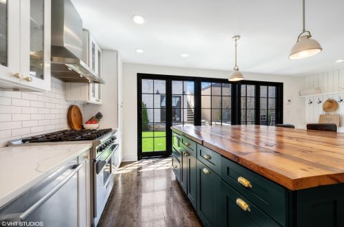 1733 Hoyne Ave, Chicago IL 60647-5541 exterior