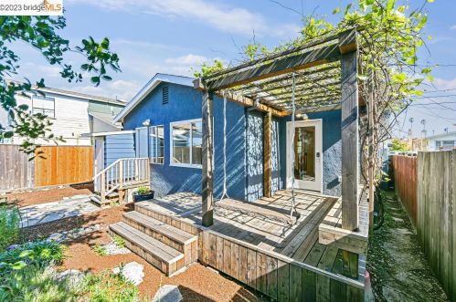 1241 Burnett St, Berkeley CA 94702-2407 exterior