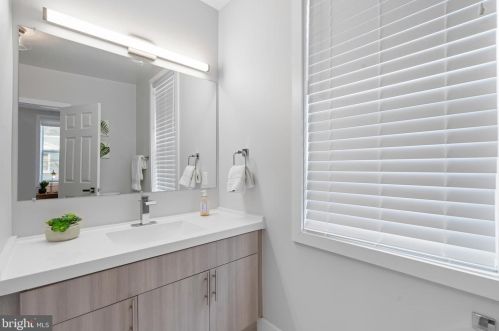 610 Roxboro Pl, Washington DC  20011-1254 exterior