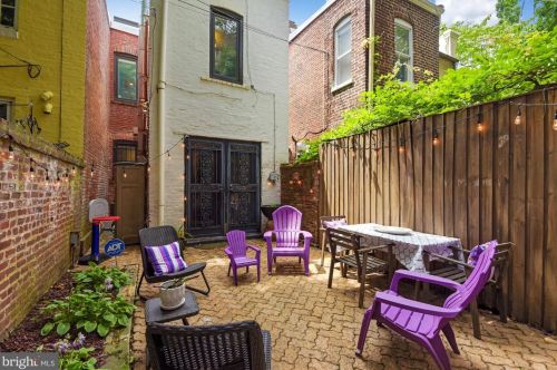 104 7th St, Washington DC  20003-1212 exterior