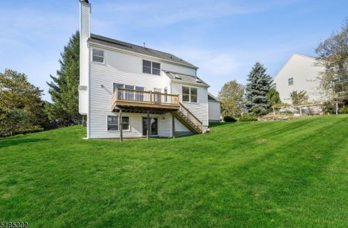 11 Bakley Ter, Town Center NJ  07052-2169 exterior