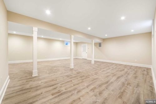 81 Trommel Dr, Mahwah NJ 07430-1533 exterior