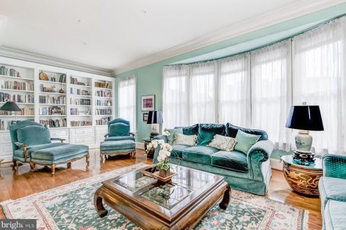 12561 Ansin Cir Dr, Rockville MD 20854-6912 exterior