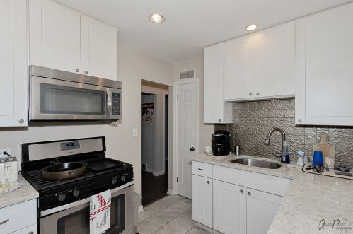 504 Jackson St, Bull Valley IL 60098-3412 exterior