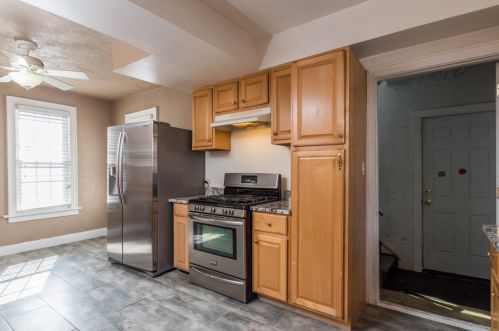 1112 Hickory St, Waukegan IL 60085-1937 exterior