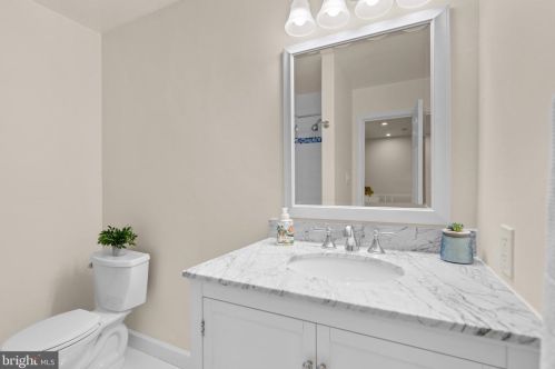 5806 Tudor Ln, Rockville MD 20852-2852 exterior