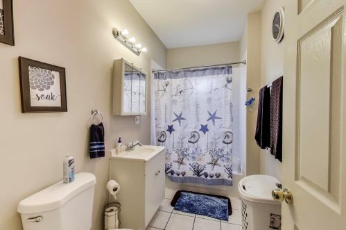 4236 Champlain Ave, Chicago IL  60653-2924 exterior