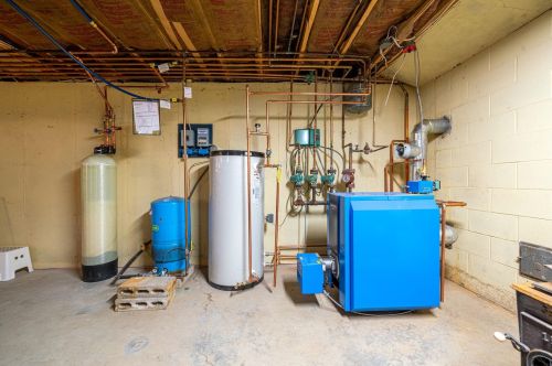 19 Laurel Dr, Concord NH  03304-4321 exterior