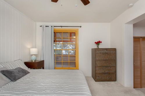 214 8 St, Irving TX 75060-5210 exterior