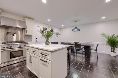 18 Walnut St, Lancaster PA  17602-4924 exterior