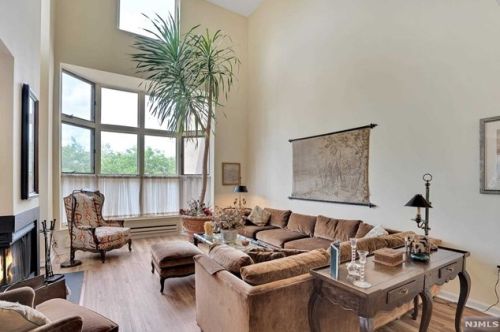 315 Livingston Ct, Edgewater NJ 07020-1639 exterior