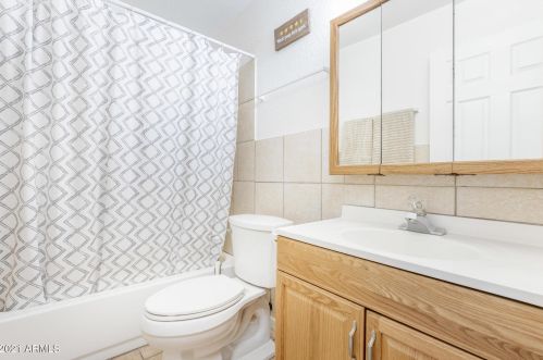 8216 32nd Ave, Phoenix AZ  85051-6022 exterior