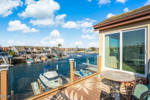 2200 Jamestown Ln, Oxnard, CA 93035-3727