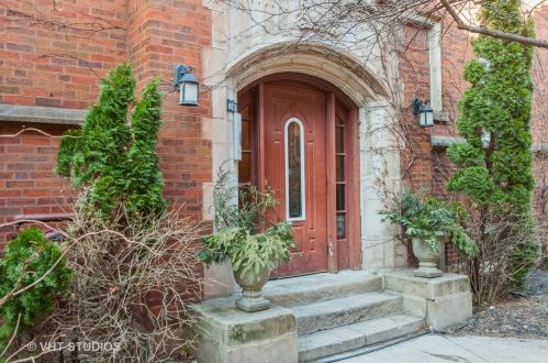 6818 Ashland Blvd, Chicago IL  60626-3787 exterior