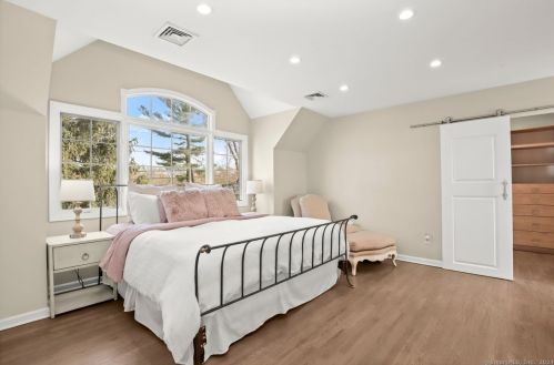 42 Kings Hwy, Westport CT  06880-4710 exterior