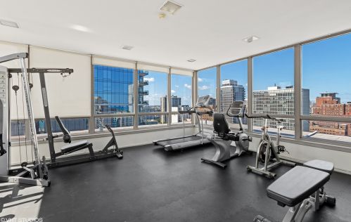 30 Elm St, Chicago IL 60611-2715 exterior