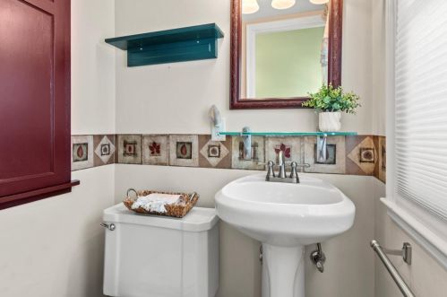 7131 Auburn Ave, Milwaukee WI 53213-3116 exterior