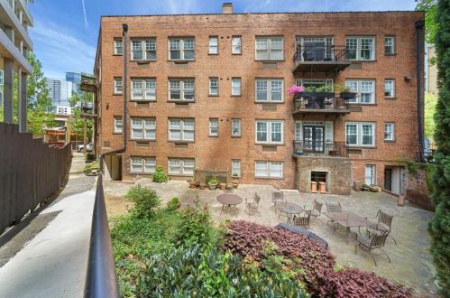 908 Juniper St, Atlanta GA 30309-4132 exterior