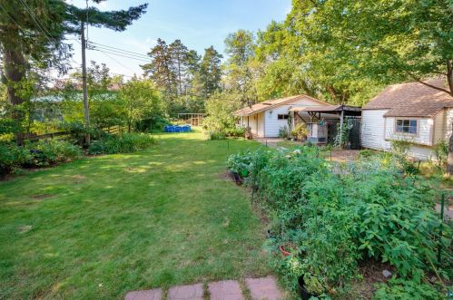 2033 Woodland Ave, Duluth MN 55803-2467 exterior