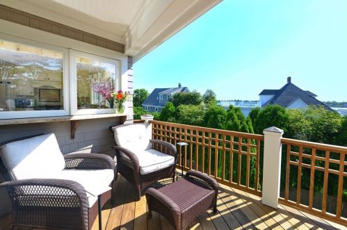 151 Allston Ave, Middletown RI 02842-5803 exterior