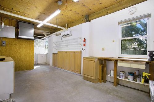 3412 Lakeview Dr, Naples FL 34112-5824 exterior