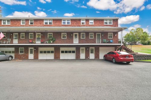 201 Regan Rd, Vernon CT 06066-2868 exterior