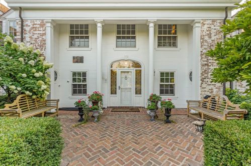 9303 Vly Hl Rd, Milwaukee WI 53217-1039 exterior