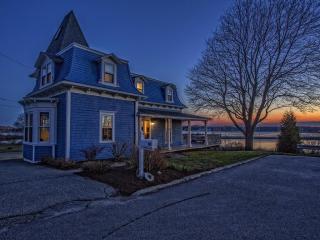 40 Usher Ter, Bristol RI  02809-1709 exterior