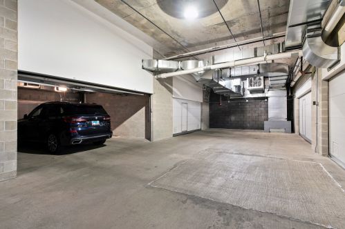 400 Huron St, Chicago IL  60654-7962 exterior