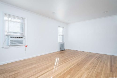 68 Euclid St, Valley Stream NY  11580-4111 exterior