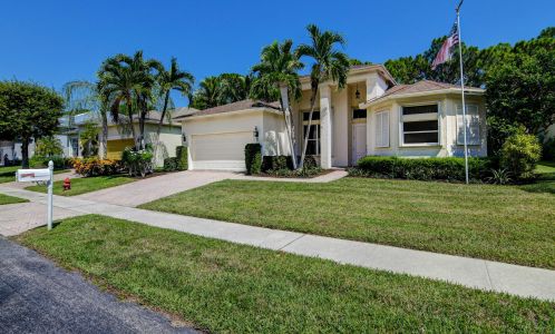 9 Lake Eden Dr, Boynton Beach, FL 33435-8637