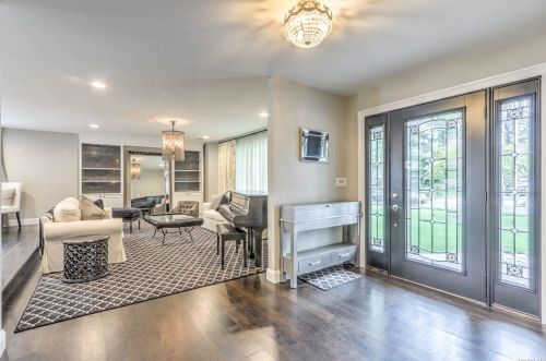 20 Cherokee Ln, Commack NY  11725-4604 exterior