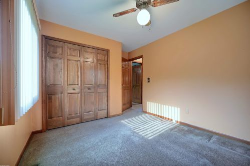 995 Woodlane Dr, Rochester MI 48307-4254 exterior