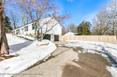 284 Pelican Rd, Middletown NJ 07748-3040 exterior