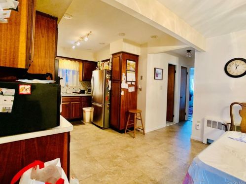 1835 Mayflower Ave, Bronx NY 10461-4007 exterior