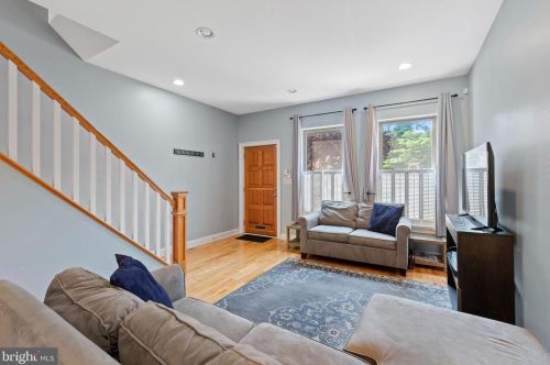 1743 Christian St, Philadelphia, PA 19146-1907