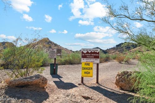 11641 23rd St, Phoenix AZ 85028-1705 exterior