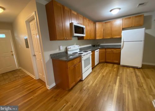 1110 Silver Ct, Trenton NJ  08690-3523 exterior