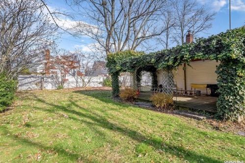 103 Decker St, Valley Stream, NY 11580-2611