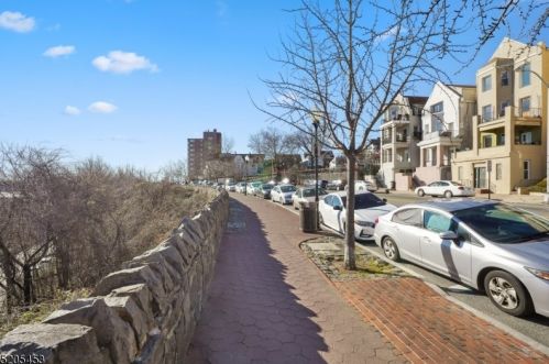 939 Blvd, Union City NJ 07086-7246 exterior