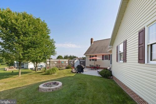 1165 Fox Run Ter, Hanover PA 17331-8742 exterior