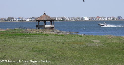 1413 Daytona Rd, Lacey NJ 08731-5016 exterior