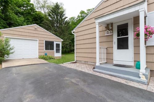 26 Allen St, Enfield, CT 06082-4716